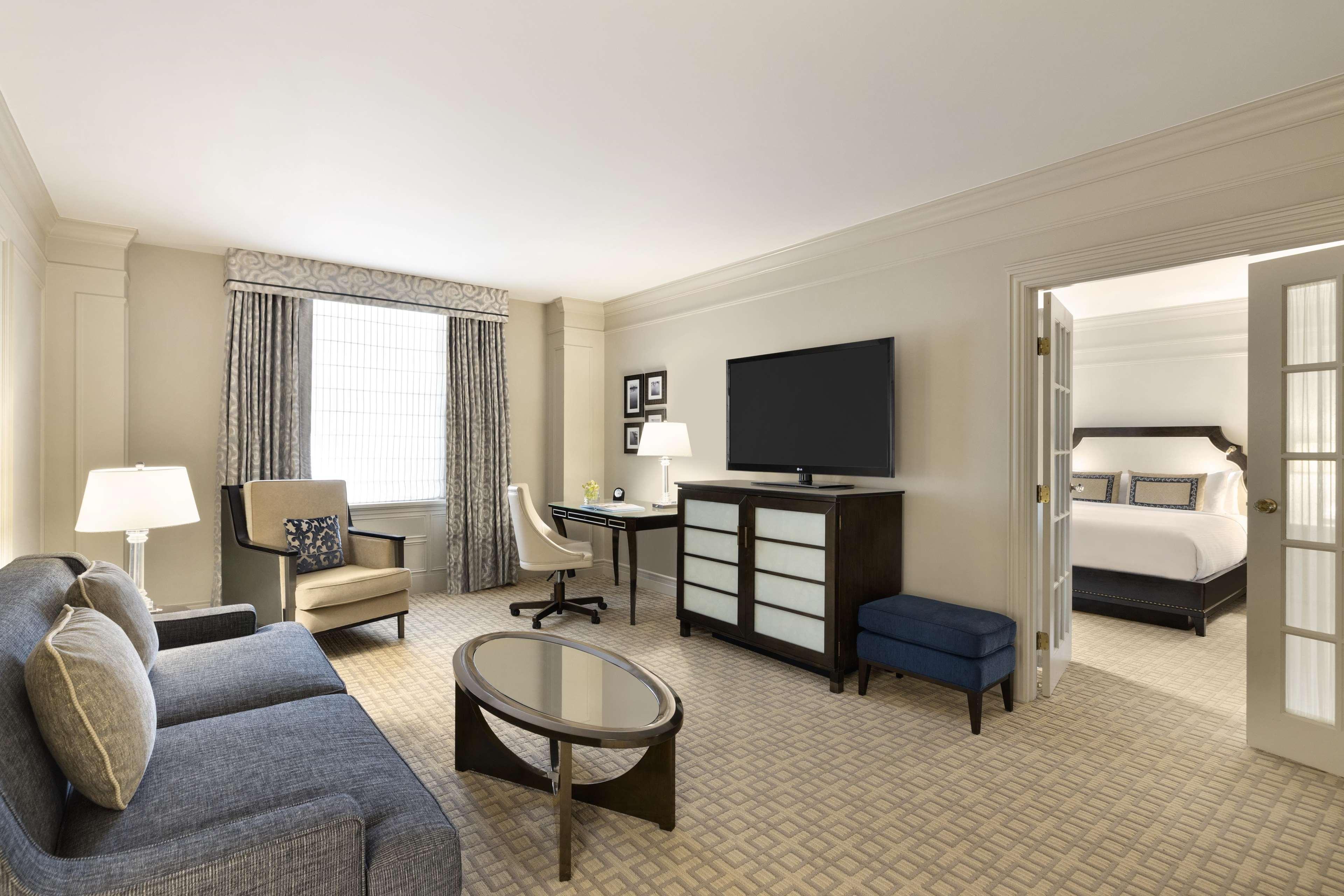 Fairmont Hotel Ванкувер Екстер'єр фото A suite at the Waldorf Astoria Washington DC