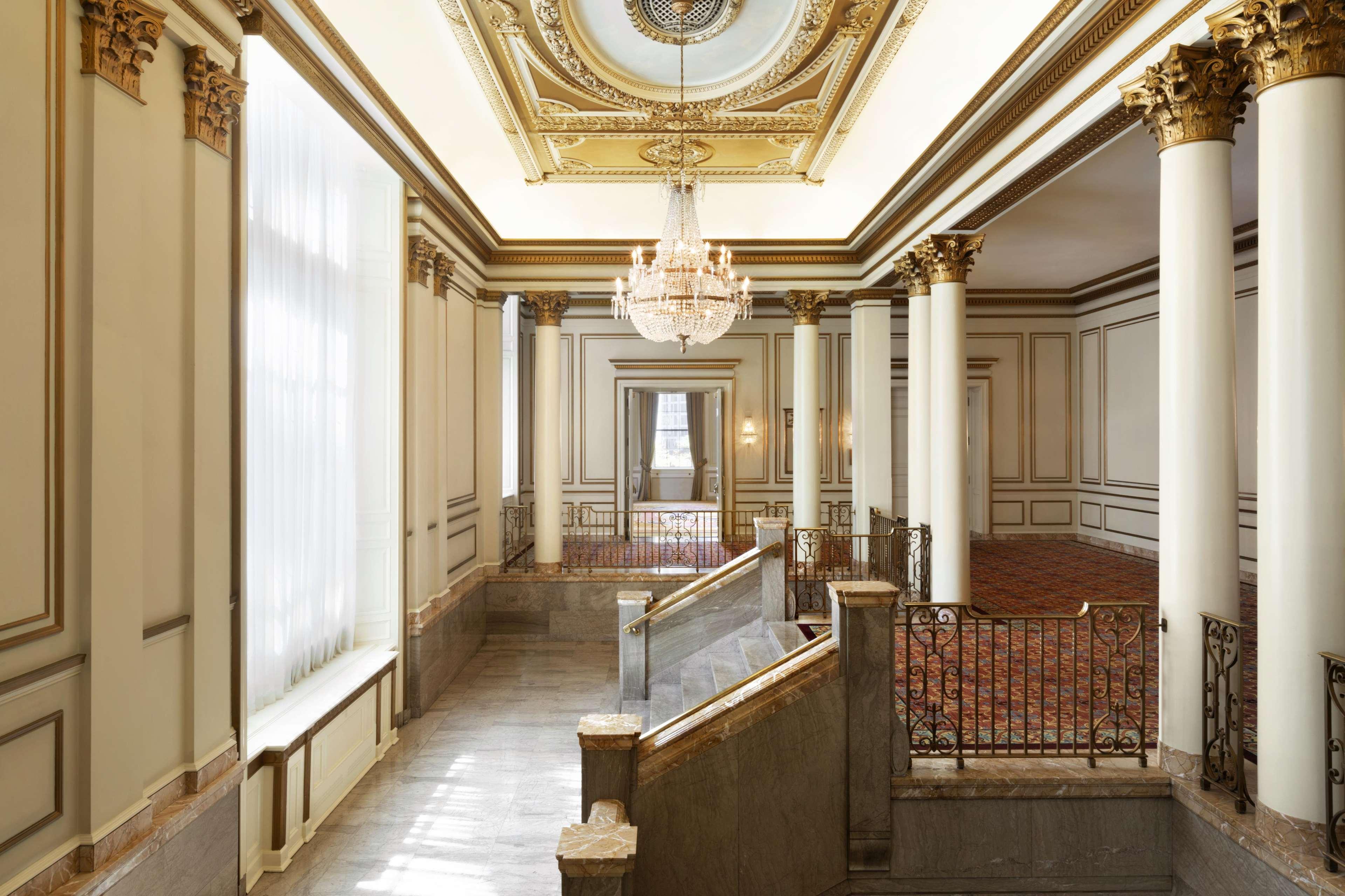 Fairmont Hotel Ванкувер Екстер'єр фото The interior of the National Theatre